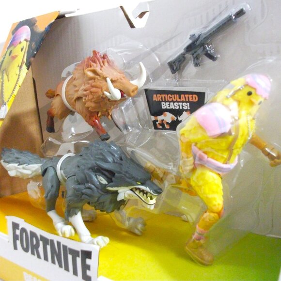 FORNITE BEAST BATTLES WILDLIFE 3 Figure Pack CLUCK VS BOAR WOLF 4" - Picture 2 of 4